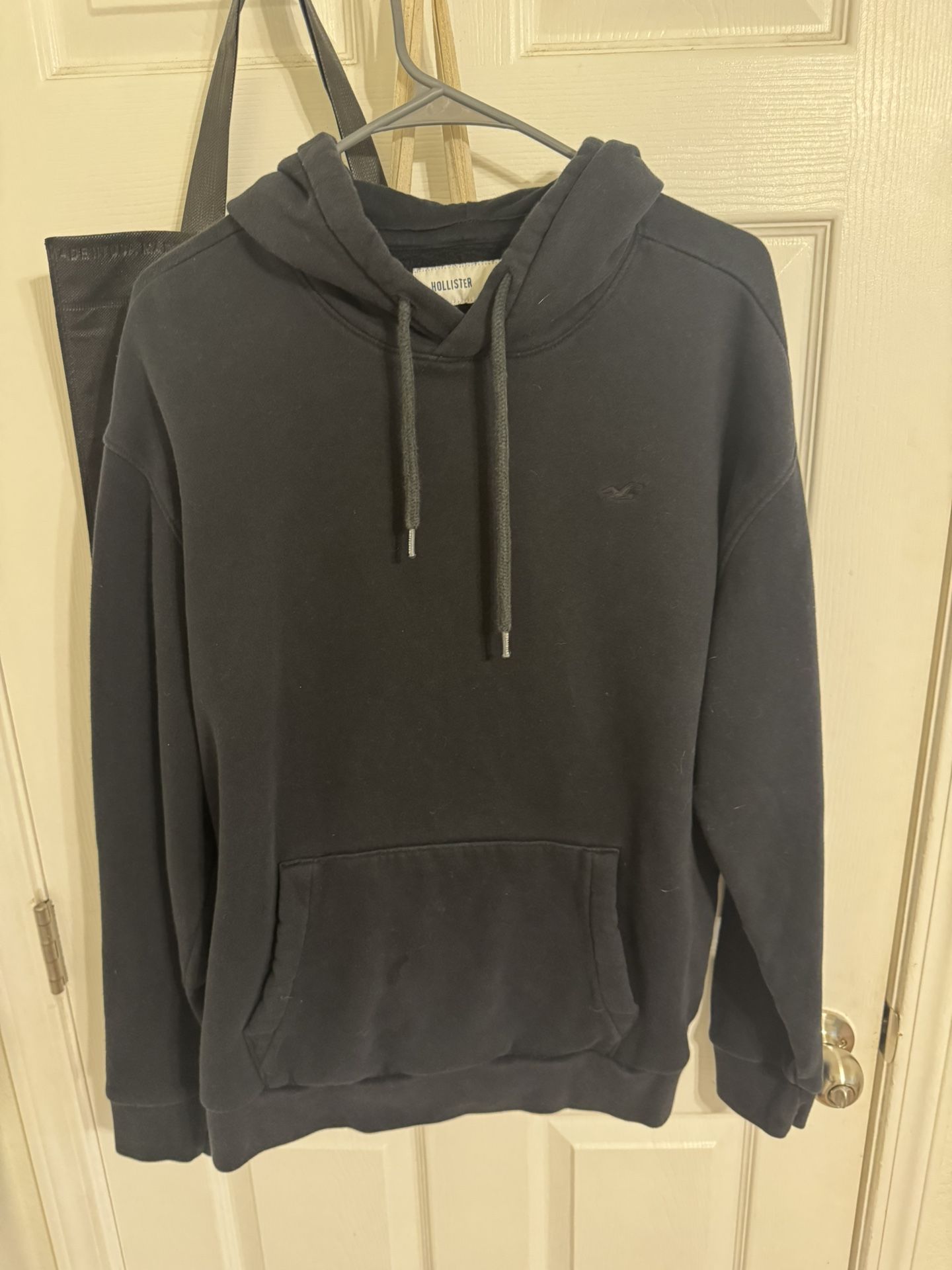 black hollister hoodie