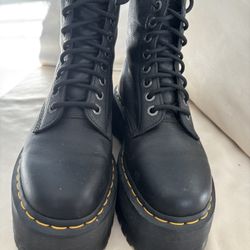 Dr Martins Platform Black Leather