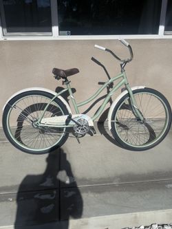 Vintage Women’s Beach Cruiser
