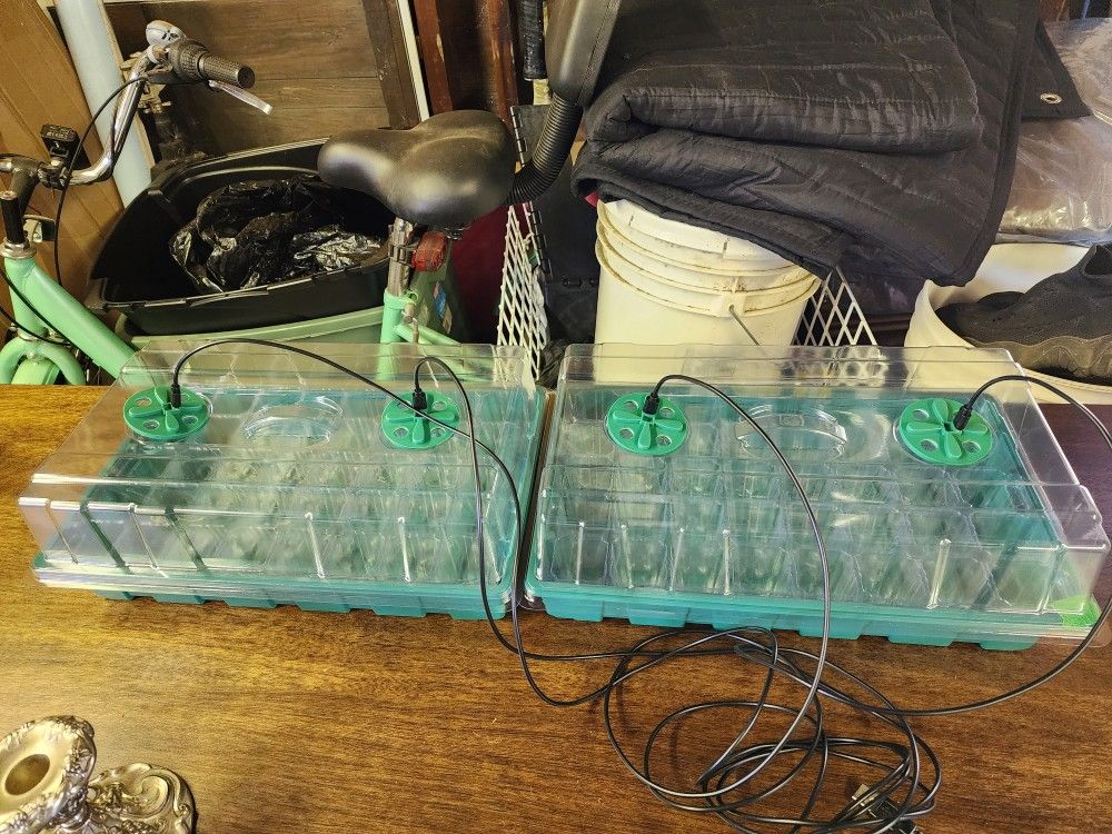 New Pack Seed Starter Trays, two 12-Cell Seed Starter Kit with Set of 4 LED Lights on one cord. 
Food grade greenhouse Seed Starter 
New,  never used 
