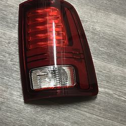 Tail light assembly