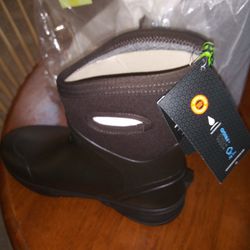 BRAND NEW BOGS WINTER BOOTS