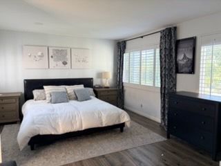 King sized bed like NEW! Leather headboard.
