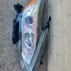 2016-18 Nissan Altima Right Headlight 