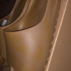 Yeezy Slides OCHRE With Gold Strip 