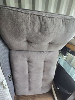 1- SINGLE GRAY FOLD DOWN RECLINER
