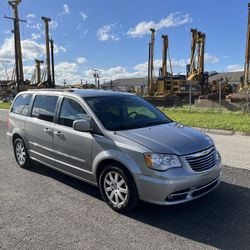 2014 Chrysler Town & Country 