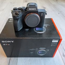 Sony A7R4 Full-Frame Mirrorless Interchangeable Lens Camera