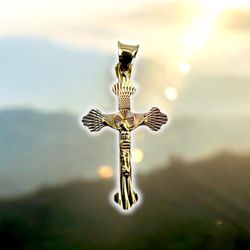 10kt 0.70g Tri Color Gold Cross Shape Religious Pendant.