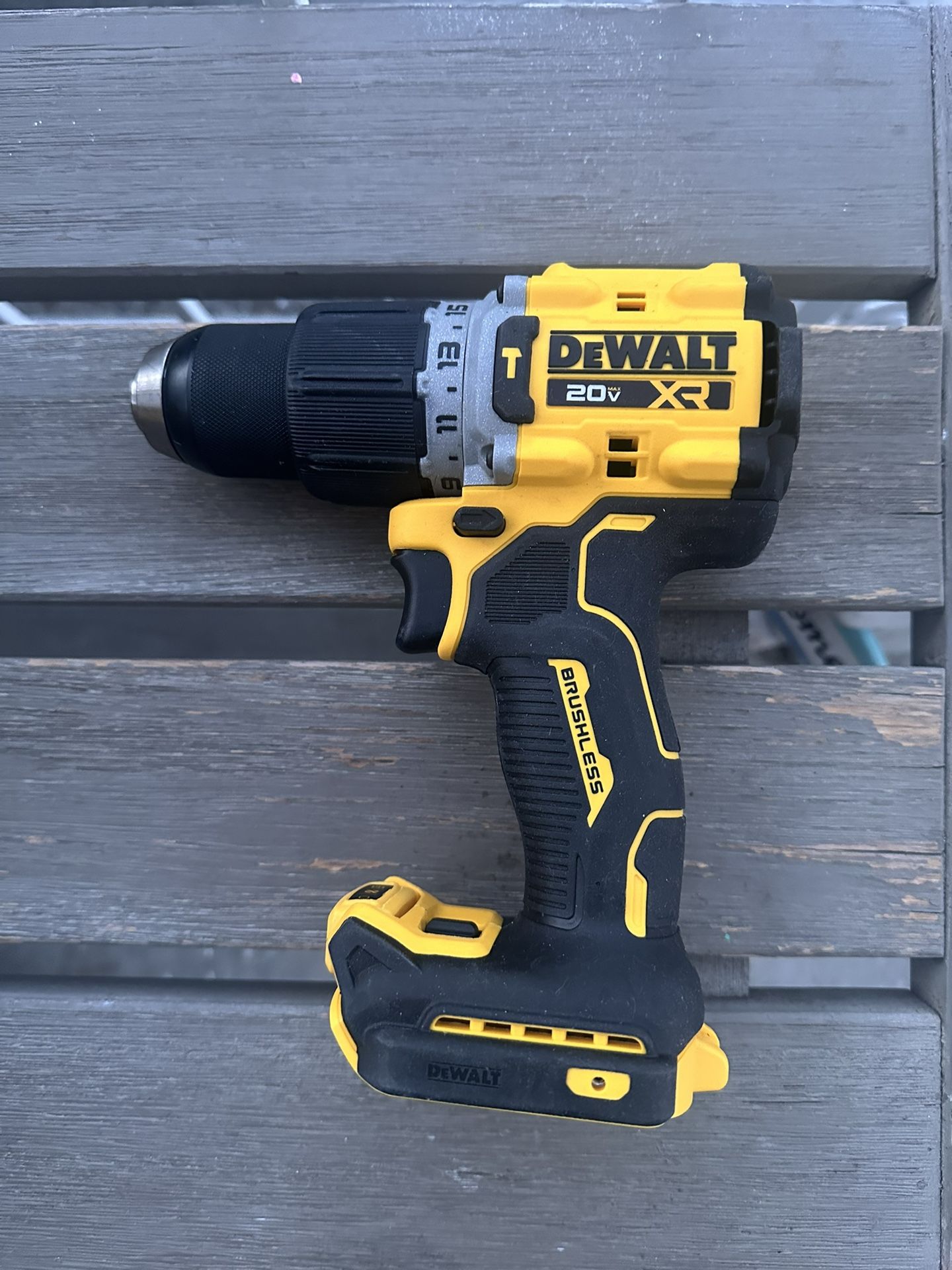 New 20v Dewalt Xr 3speed Brushless Hammer Drill Only