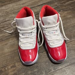 Air Jordan 11 Retro Cherry Size 10