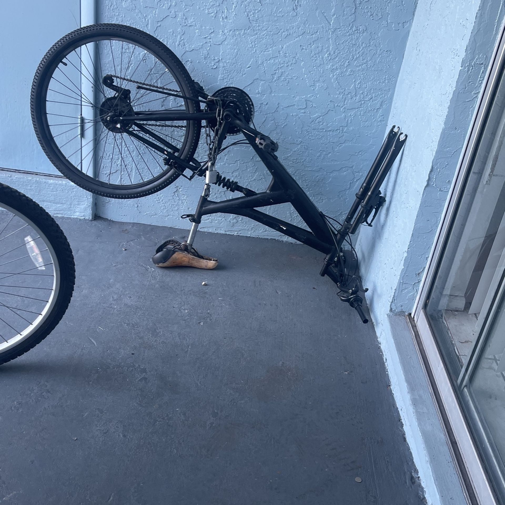 26 Mans Bike It Only.ISUES It Needs One Rim And One Iner Tube 