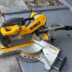 DeWalt Saw
