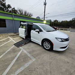 2022 Chrysler Voyager