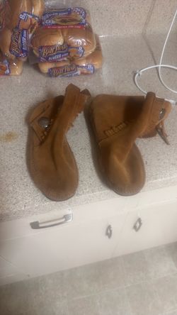 Men’s MINNETONKA button boots