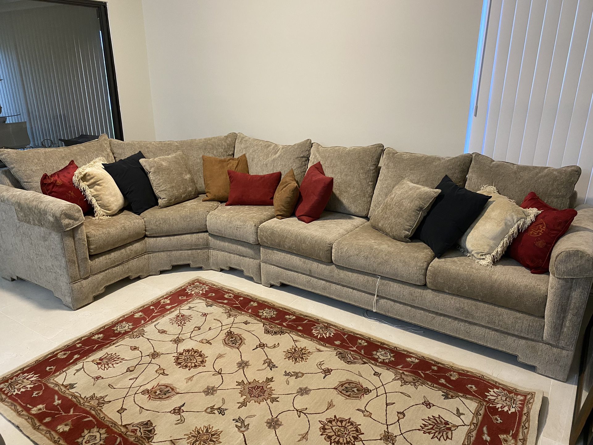 Living Room Sectional Sofa (pull out bed)