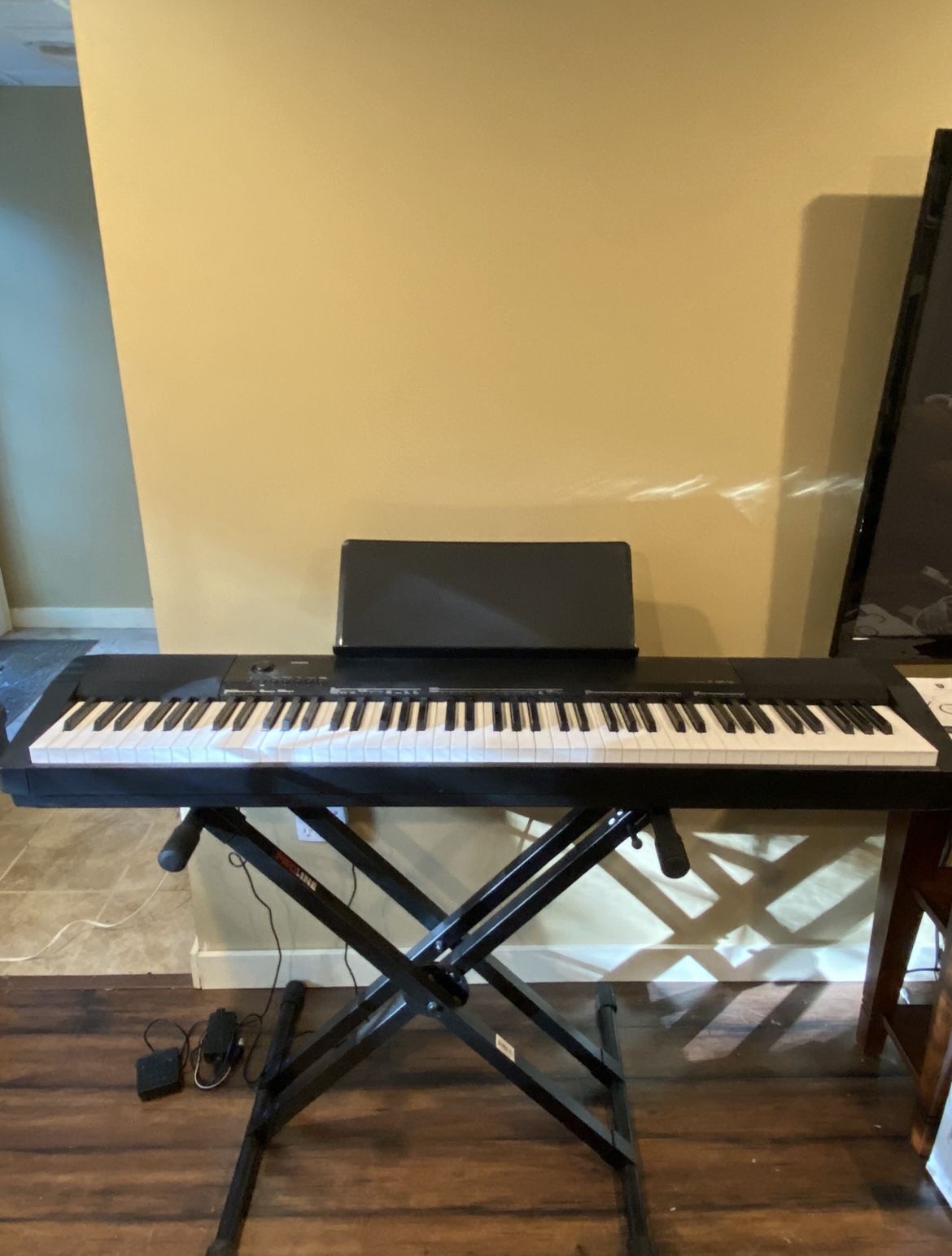 Electric Piano Keyboard 