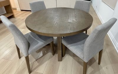 Modern Round Wood Dining Table with 4 Upholstered Gray Chairs