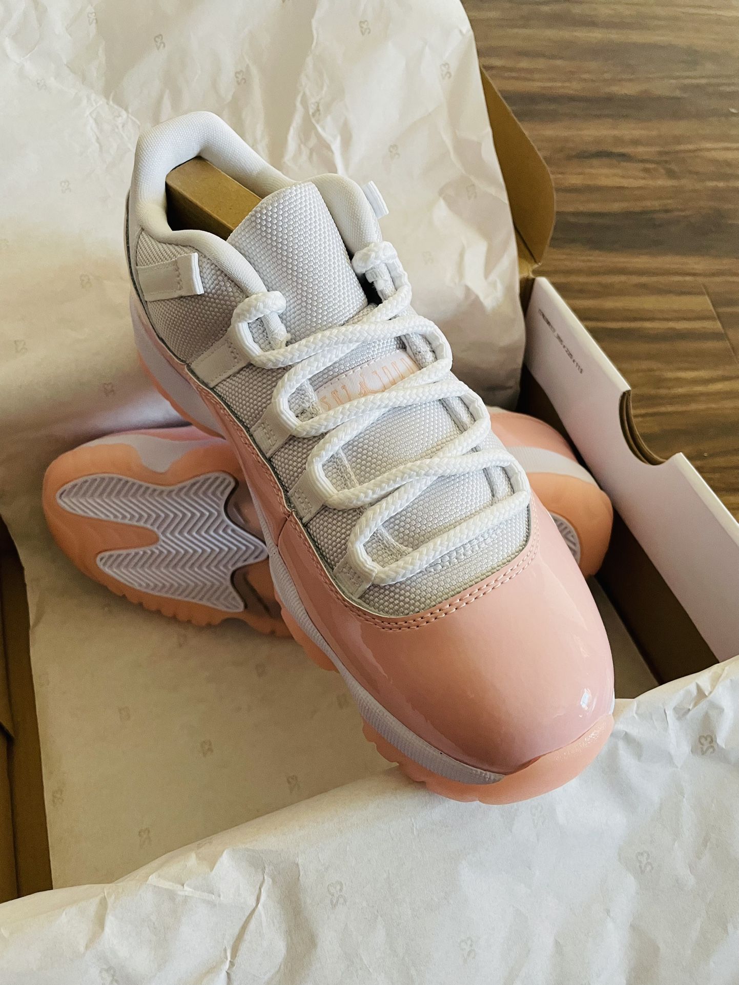 Women’s Size 8 Air Jordan 11 Retro Low AH7860-160