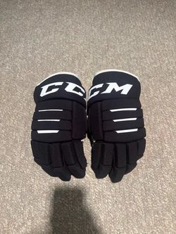Hockey gloves