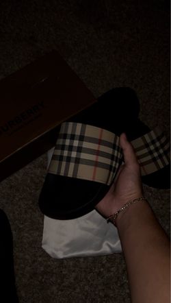 Authentic Burberry Slides Size 41 EU / 8.5 US – Includes Dust Bag & Non-Original Box