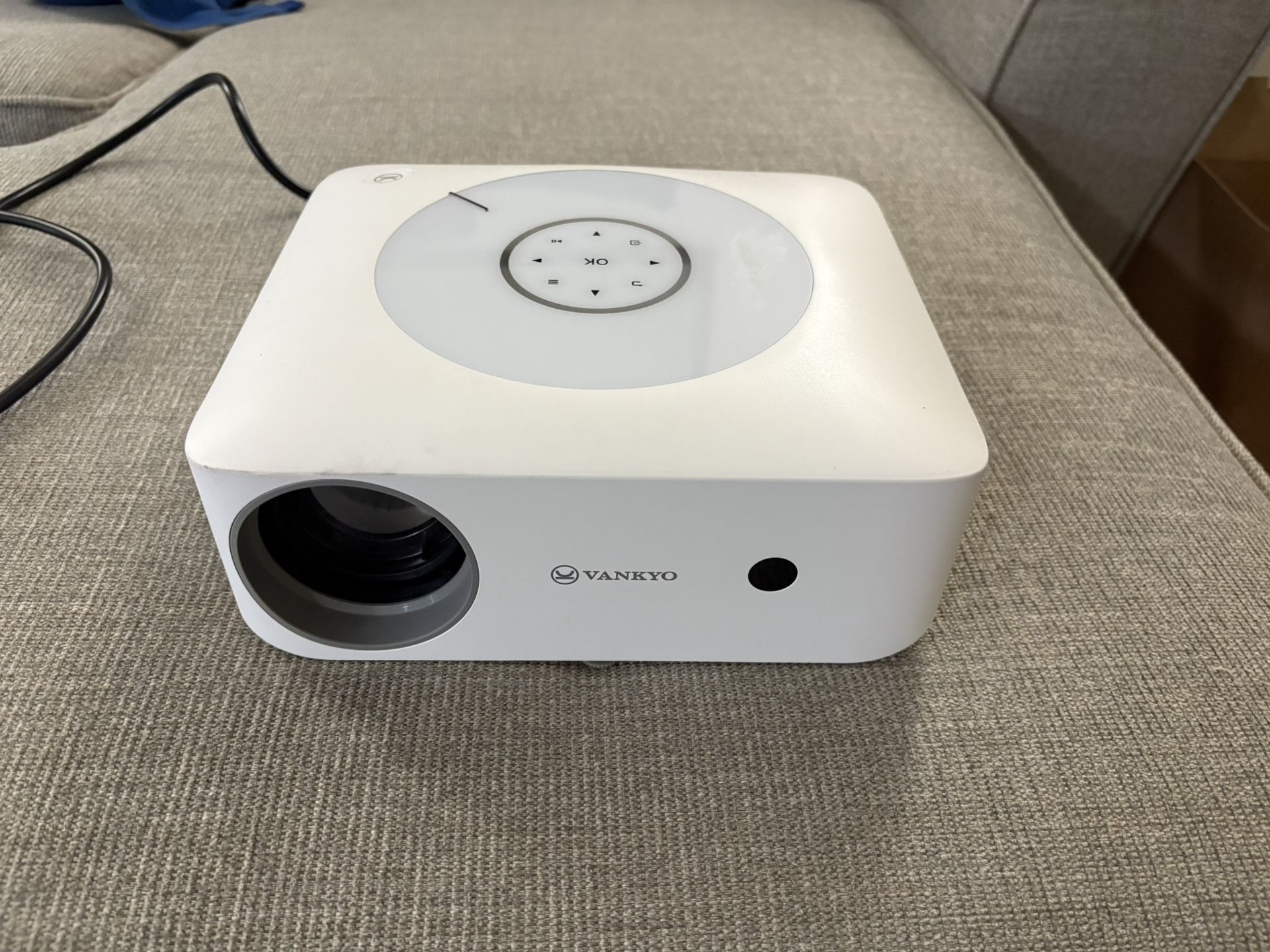 VANKYO Leisure 1080P Full HD Video Projector - E30T