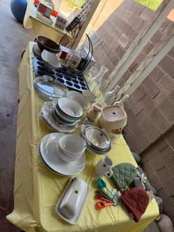 Kitchens dishes & items