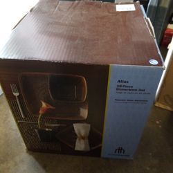 Brand New Dinnerware Set