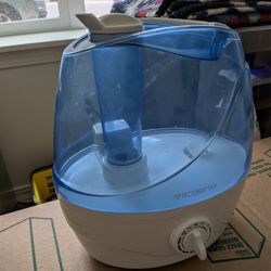 Small bedroom humidifier 