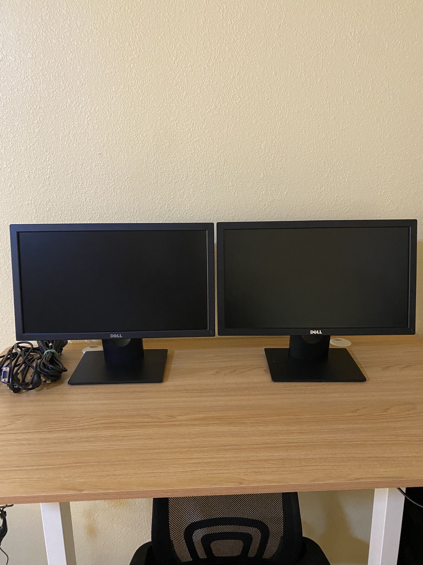2 Dell Monitors 20”