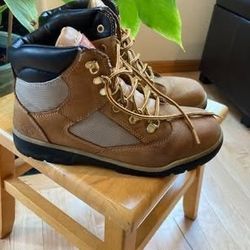 Timberland Big Kid Field Boot 6-inch Hiking Boot Waterproof sz 6 Wheat Nubuck