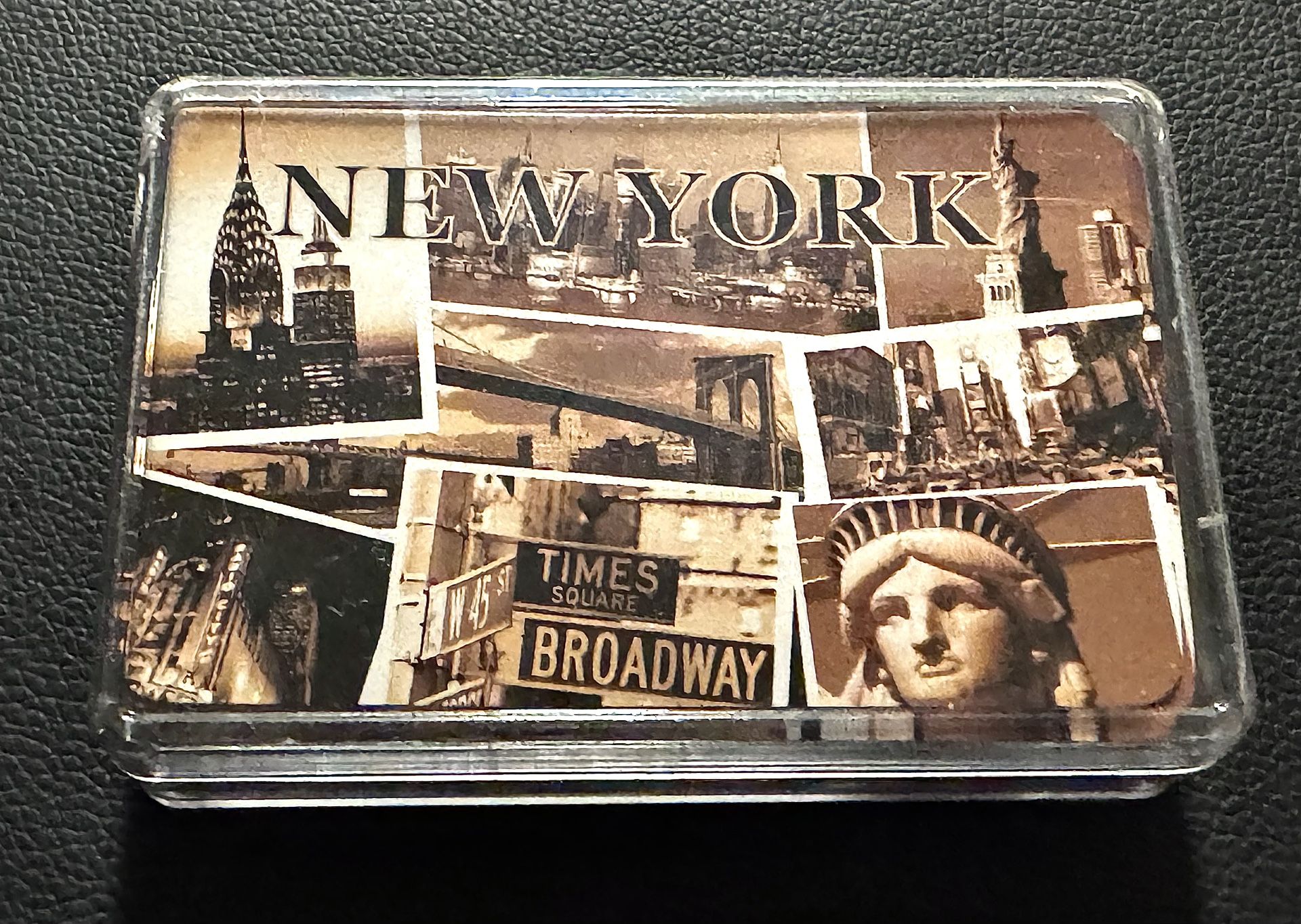 ♠️♥️♣️♦️ Collector’s Item Deck of New York Playing Cards (new)