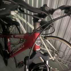 🚲 Trek 3700 Mountain Bike – Excellent Condition – Ready to Ride!