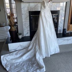 Brand new designer Wedding Dress, Ivory Satin, Size 8 Tags Attached