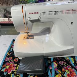 Singer Sewing Machine 