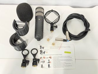 #433 Rode Procaster Broadcast Quality Dynamic Cardioid Microphone w/ Extras