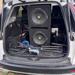 KICKER - CompC 12 And Kenwood Amplifier