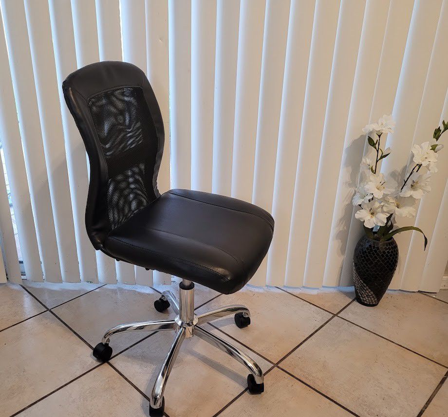 Black Mid-Back, Vinyl Mesh Task Office Chair

