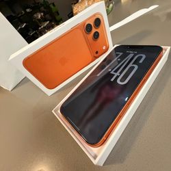 IPHONE 17 PRO MAX 256gb LOCKED (AT&T)  USED 3 MONTHS