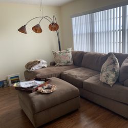 Sectional Sofa plus accent pillows 