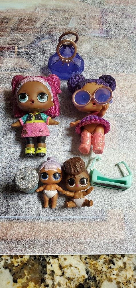 Lol Surprise 2 Dolls and 2 Little Sisters