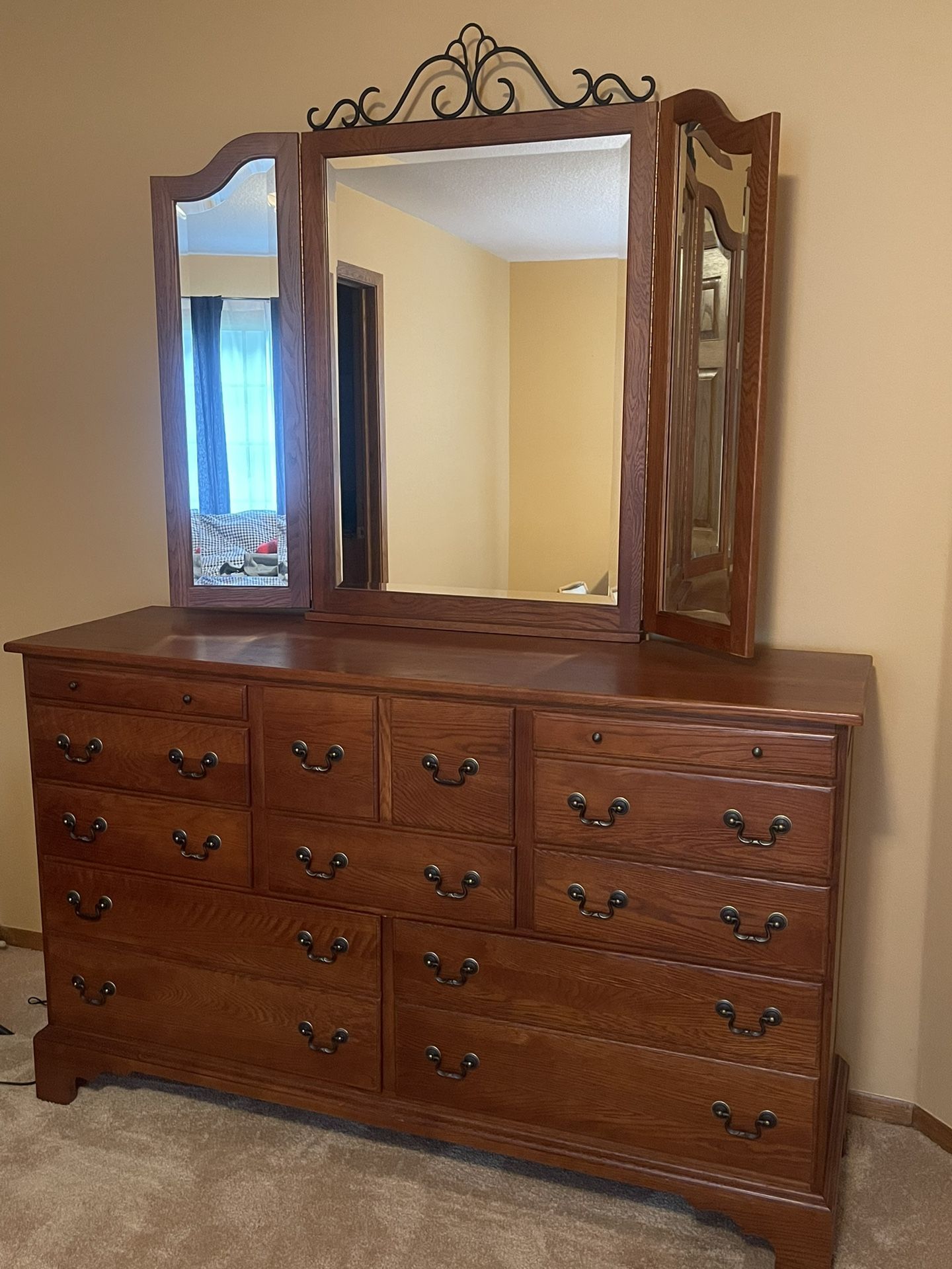 Keller Furniture Co Solid Oak Bedroom Set