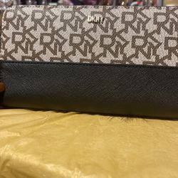 Bolsa De Mano Wallet Dkny $40 