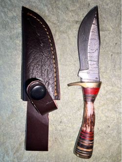 New beautiful Red/ Brown/Gold Knife with bag