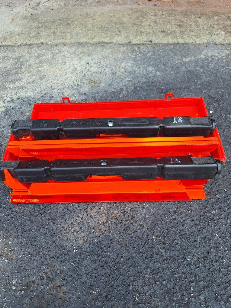 Emergency Triangles- Triángulos De Emergencia. 