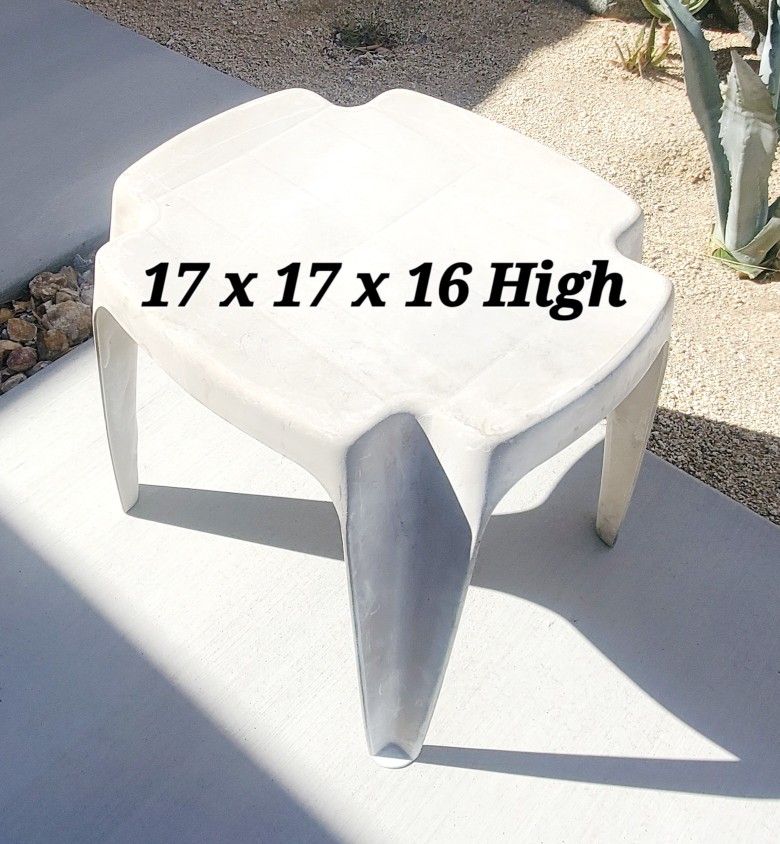 Plastic Drink Table Palm Springs 🌴 