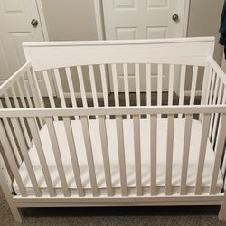 Baby 4 in 1 convertible crib with mattress