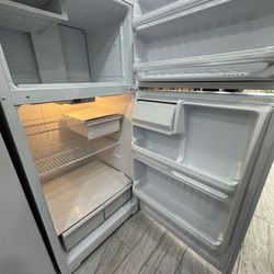 Refrigerator 62Hx28W