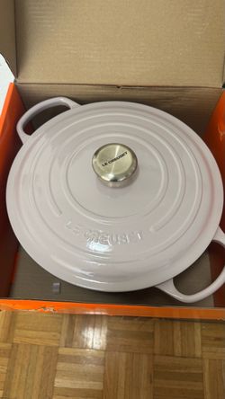 Le Creuset Signature Round Dutch Oven 7.25 Qt – Shallot – NEW IN BOX