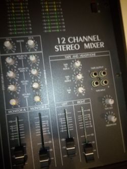 Peavey 12 Channel Stereo Mixer 2002 Series